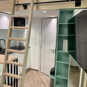 Zeus Design Mini #5a Apartment