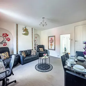 https://wonderful-well-equipped-home-within-easy-walking.yorkshirehotels.net