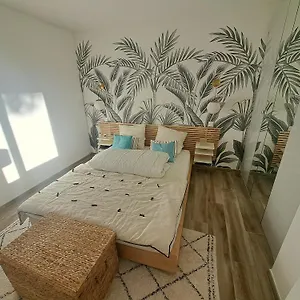 Superbe Piscine, Tennis, Vue Et Decore Avec Gout , Cassis France